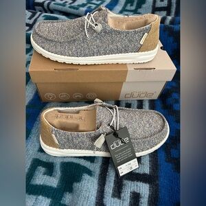 Hey Dude sz 9 Textured mustard mix Loafers